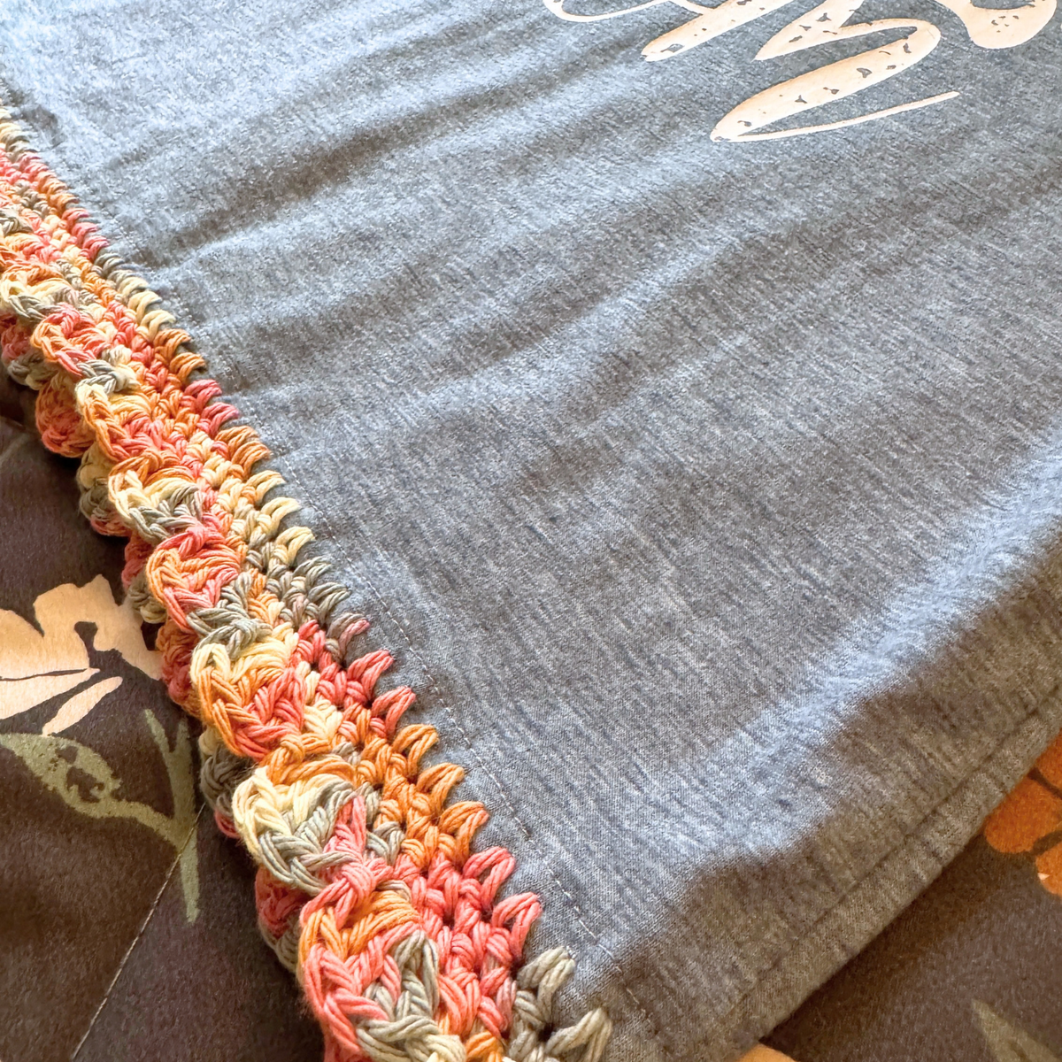 Dog Mom Crochet-Detailed Shirt (M)